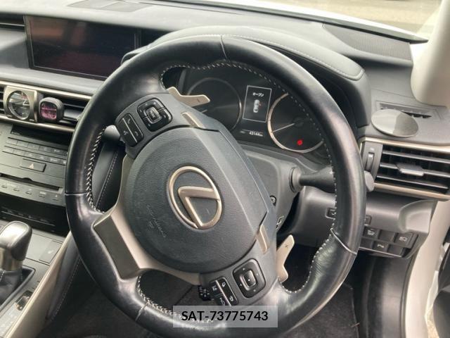 Lexus IS 2017-09 8743420-15