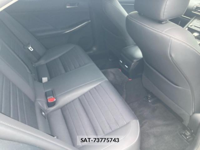 Lexus IS 2017-09 8743420-20