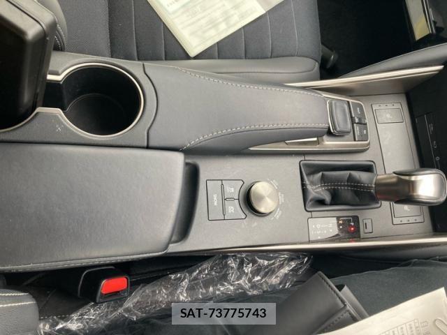 Lexus IS 2017-09 8743420-25