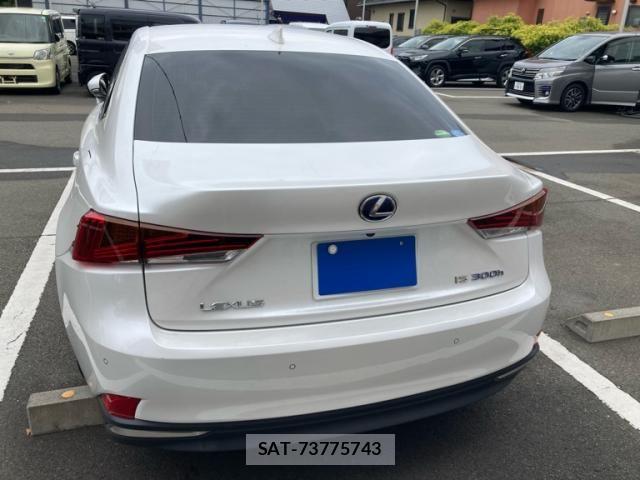 Lexus IS 2017-09 8743420-3