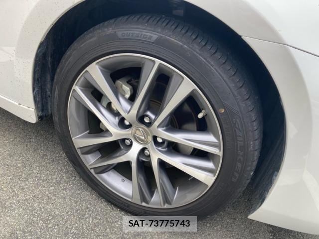 Lexus IS 2017-09 8743420-4