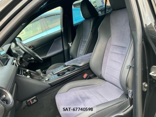 Lexus IS 2022-08 8743410-13