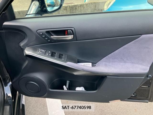 Lexus IS 2022-08 8743410-16