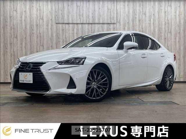 Lexus IS 2018-04 8743421-0