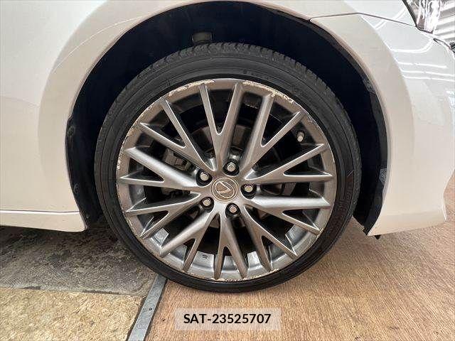 Lexus IS 2018-04 8743421-11