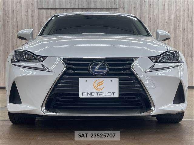 Lexus IS 2018-04 8743421-12