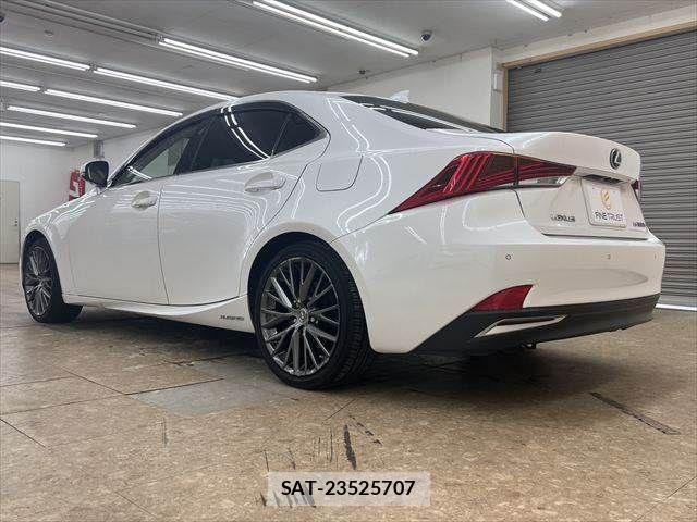 Lexus IS 2018-04 8743421-17