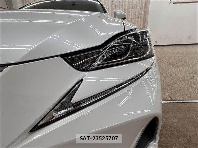 Lexus IS 2018-04 8743421-19