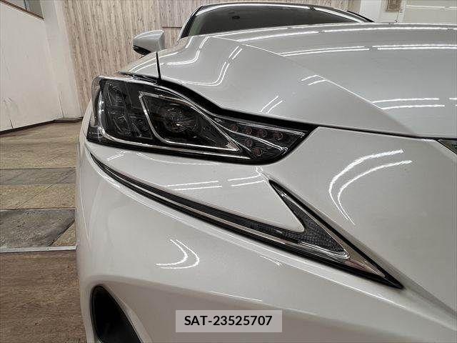 Lexus IS 2018-04 8743421-20