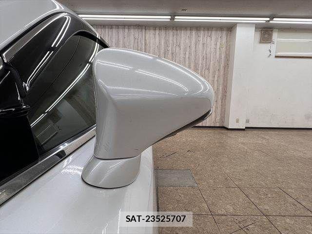 Lexus IS 2018-04 8743421-21