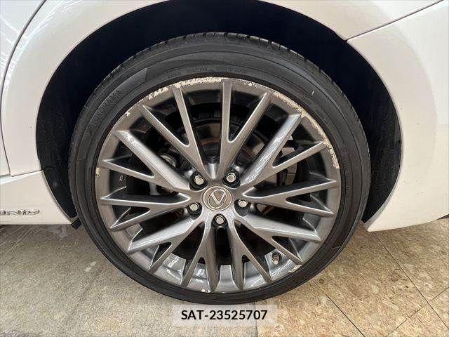 Lexus IS 2018-04 8743421-24