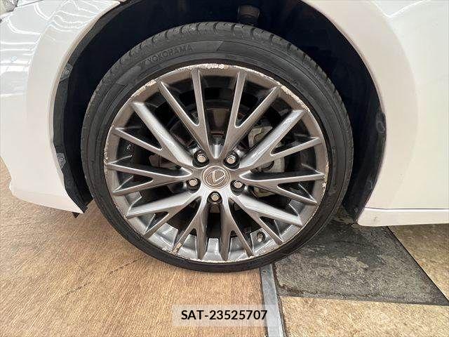 Lexus IS 2018-04 8743421-25