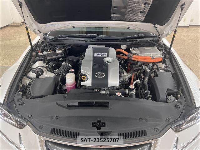 Lexus IS 2018-04 8743421-27