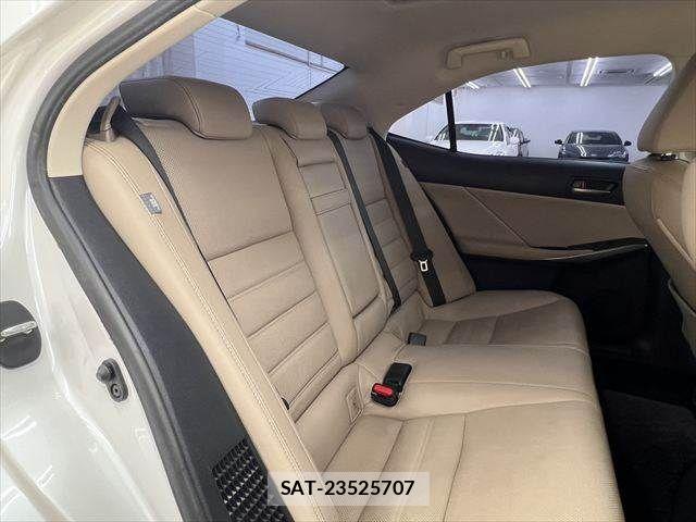 Lexus IS 2018-04 8743421-7