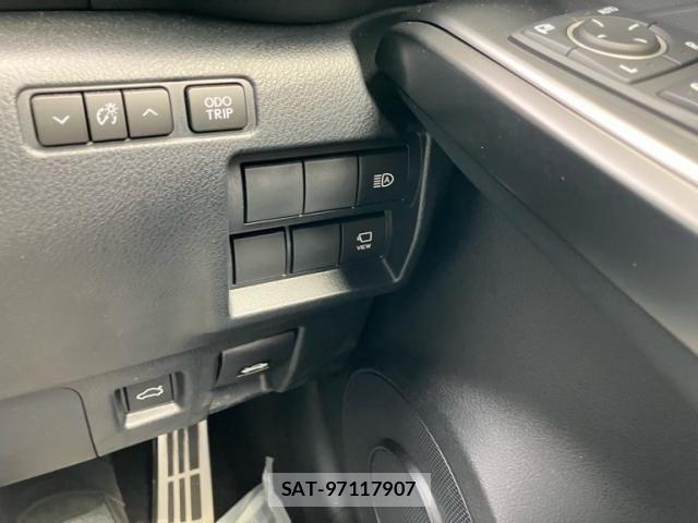 Lexus IS 2025-03 8743403-12