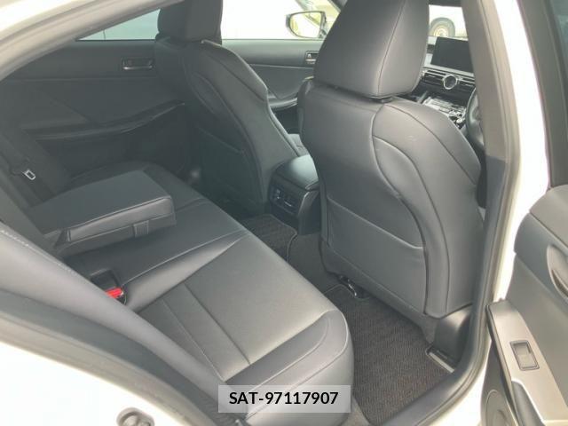 Lexus IS 2025-03 8743403-20