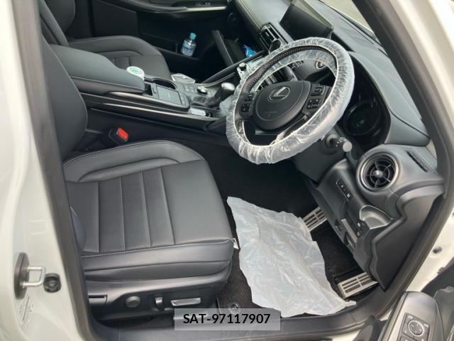 Lexus IS 2025-03 8743403-4