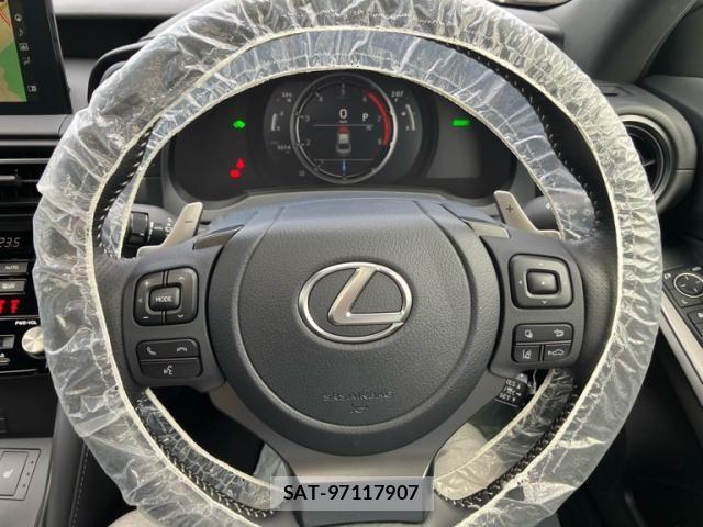 Lexus IS 2025-03 8743403-8
