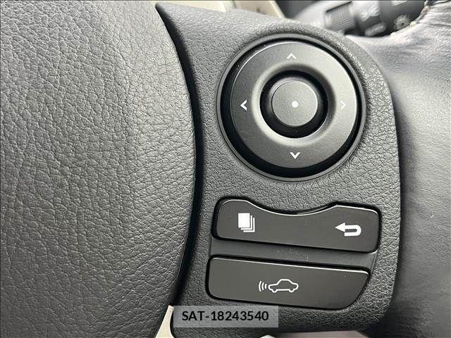 Lexus IS 2015-03 8780848-27