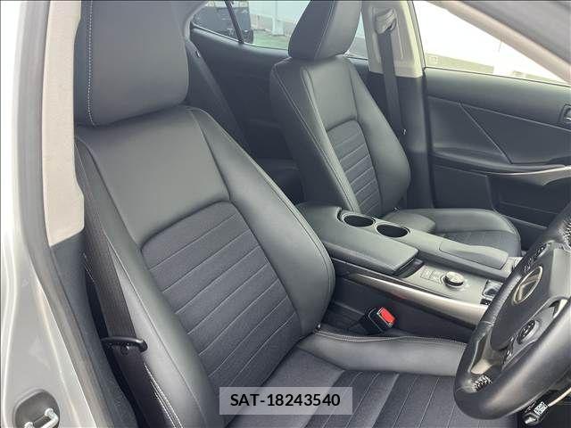 Lexus IS 2015-03 8780848-3