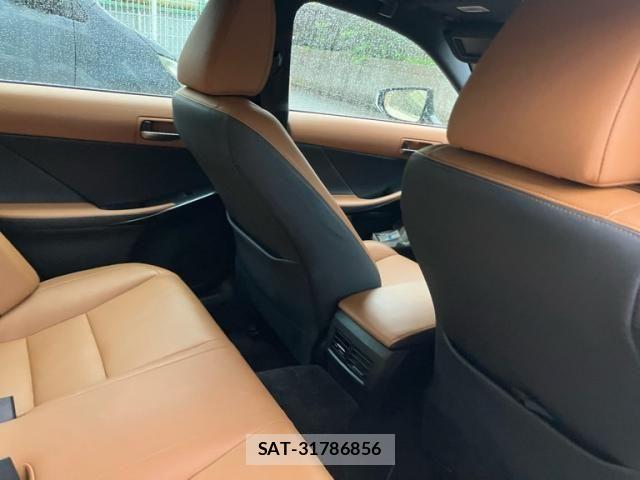Lexus IS 2021-06 8780849-10