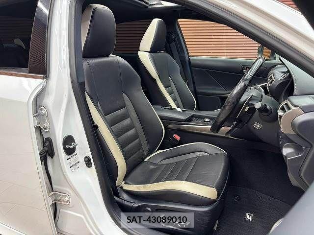 Lexus IS 2016-04 8796464-10