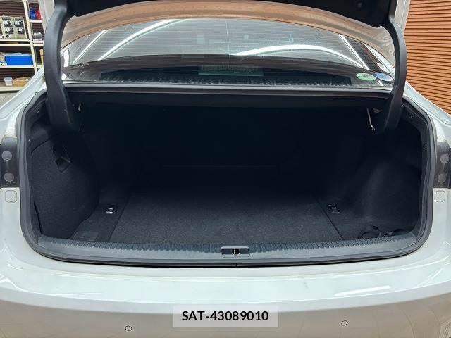 Lexus IS 2016-04 8796464-12