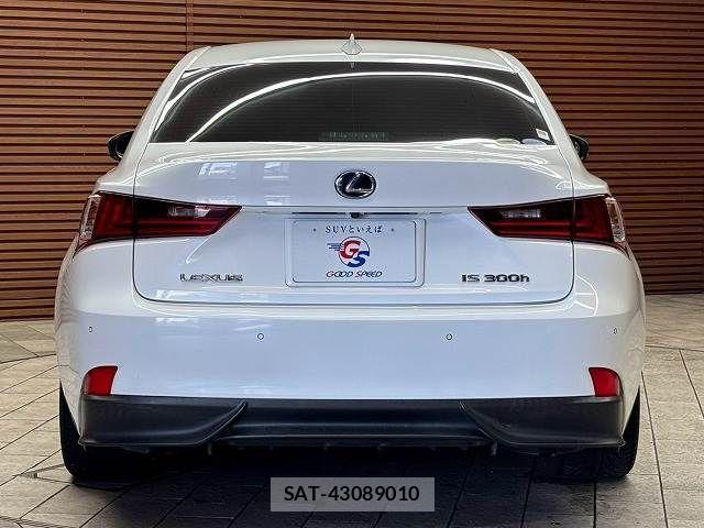 Lexus IS 2016-04 8796464-15