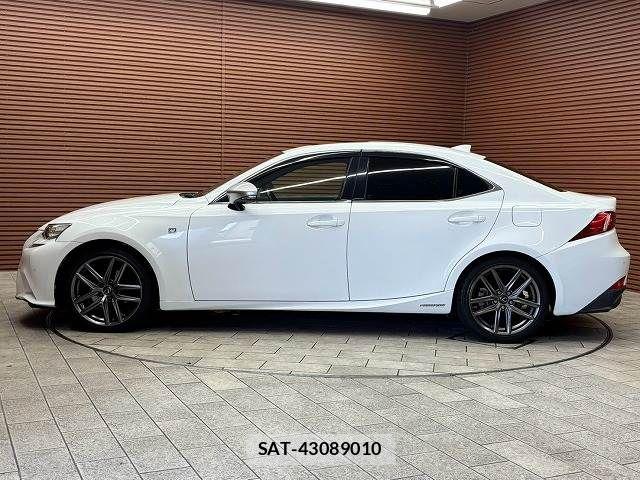 Lexus IS 2016-04 8796464-17