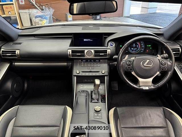 Lexus IS 2016-04 8796464-1