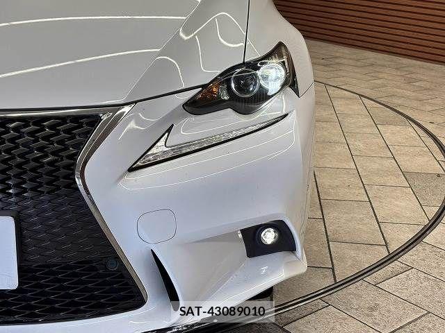 Lexus IS 2016-04 8796464-19
