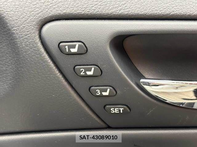 Lexus IS 2016-04 8796464-5