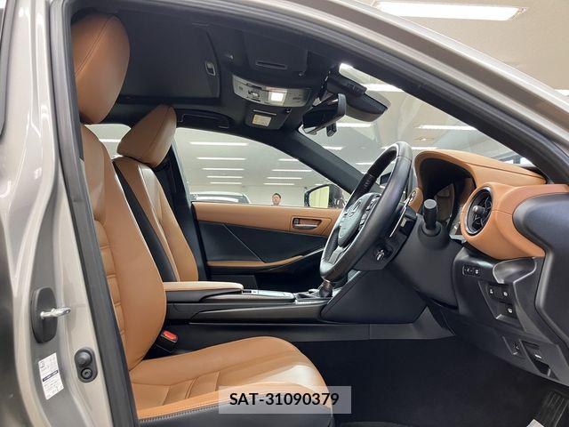 Lexus IS 2023-03 8796461-19
