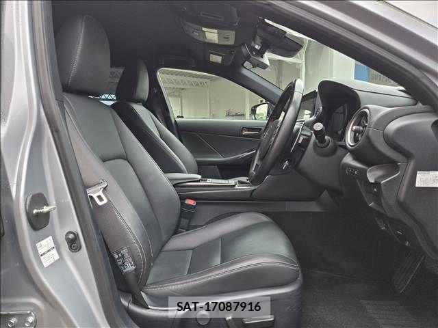 Lexus IS 2021-02 8796463-10