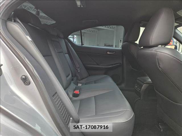 Lexus IS 2021-02 8796463-11