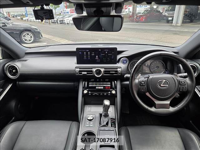 Lexus IS 2021-02 8796463-1