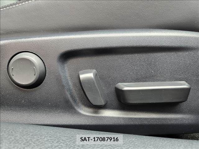 Lexus IS 2021-02 8796463-7