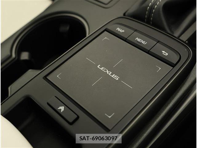 Lexus IS 2023-10 8829941-11