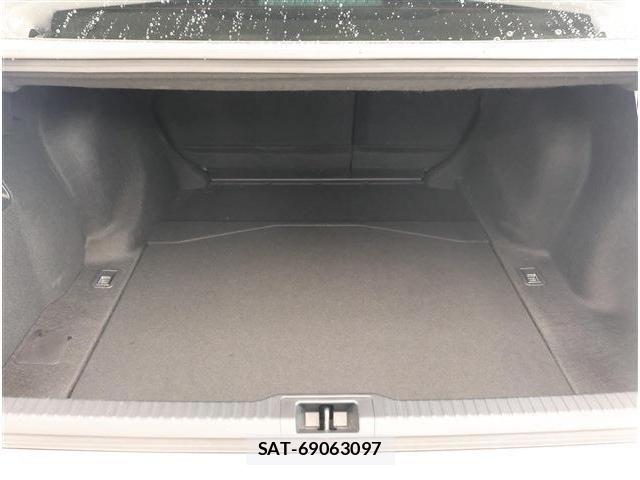 Lexus IS 2023-10 8829941-17
