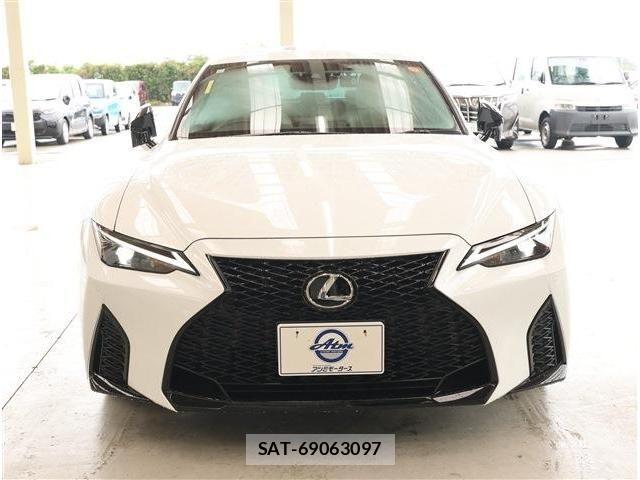 Lexus IS 2023-10 8829941-19