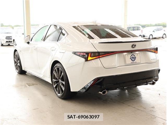 Lexus IS 2023-10 8829941-22