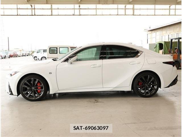 Lexus IS 2023-10 8829941-23