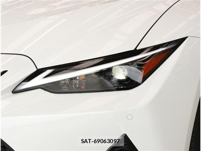 Lexus IS 2023-10 8829941-24