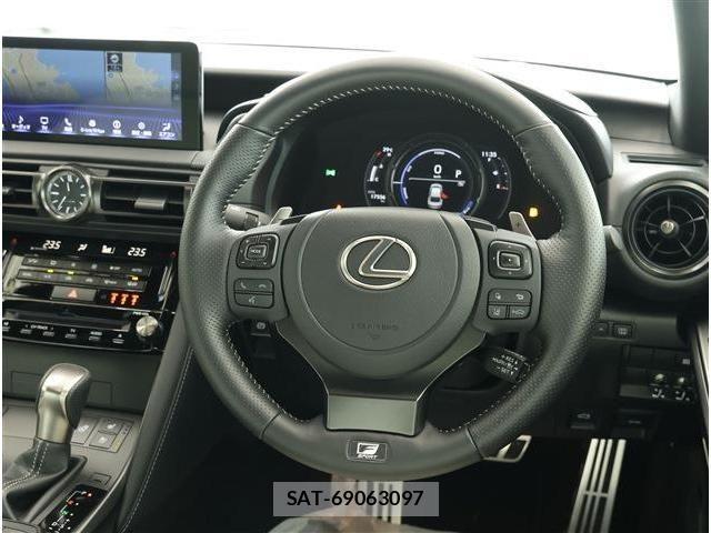 Lexus IS 2023-10 8829941-27