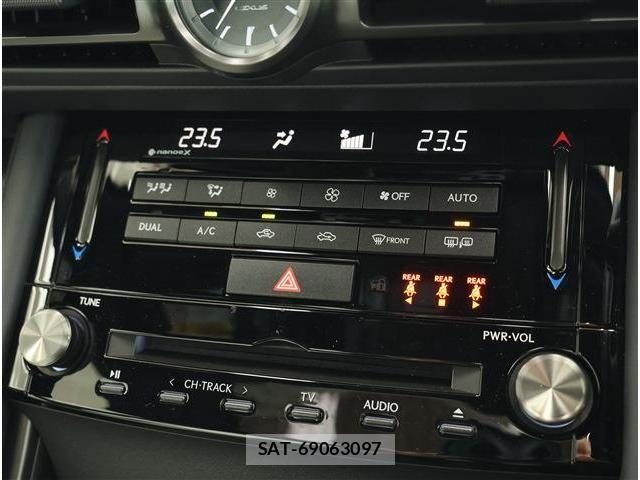 Lexus IS 2023-10 8829941-28