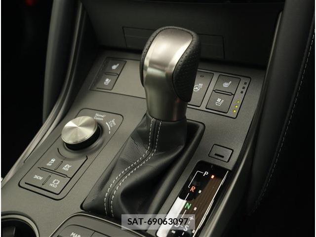 Lexus IS 2023-10 8829941-29
