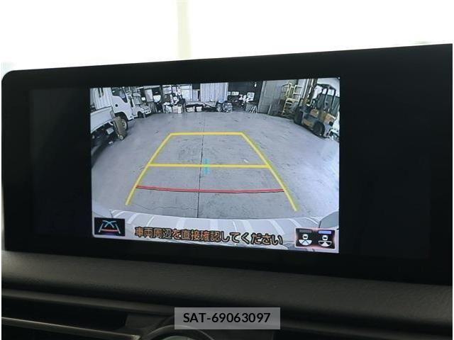 Lexus IS 2023-10 8829941-3