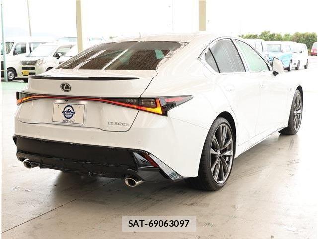 Lexus IS 2023-10 8829941-4