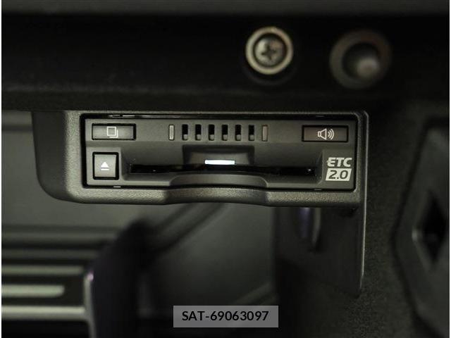 Lexus IS 2023-10 8829941-8