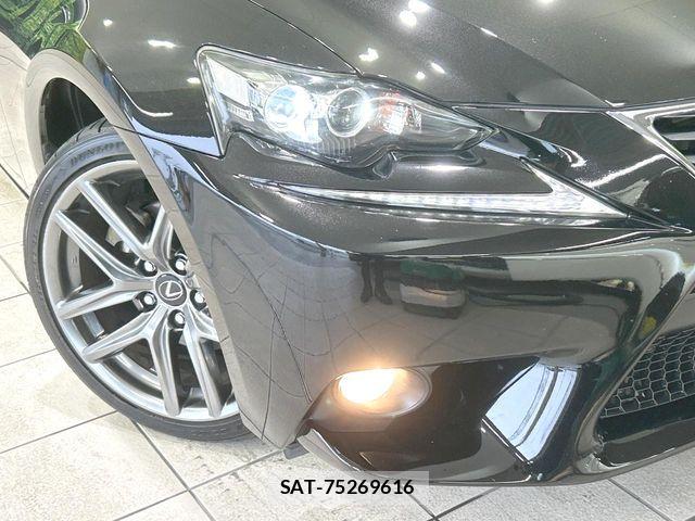Lexus IS 2013-11 8829947-10